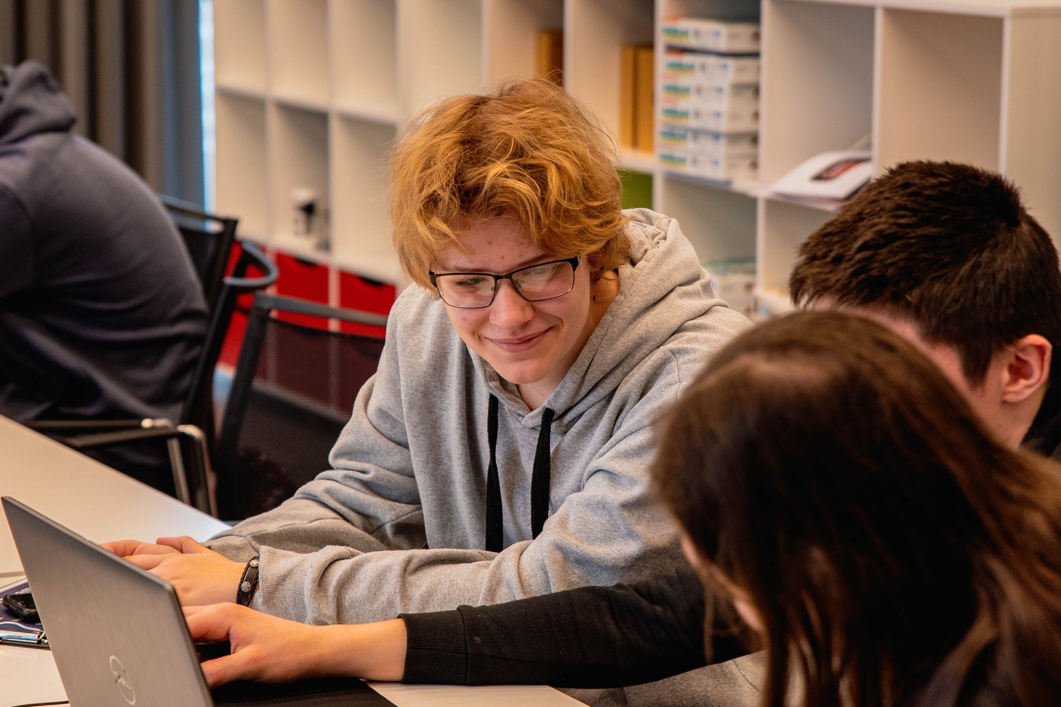 Digitālais centrs piedāvā attālinātās tehnoloģiju nodarbības ikvienas skolēnam Latvijā un pasaulē