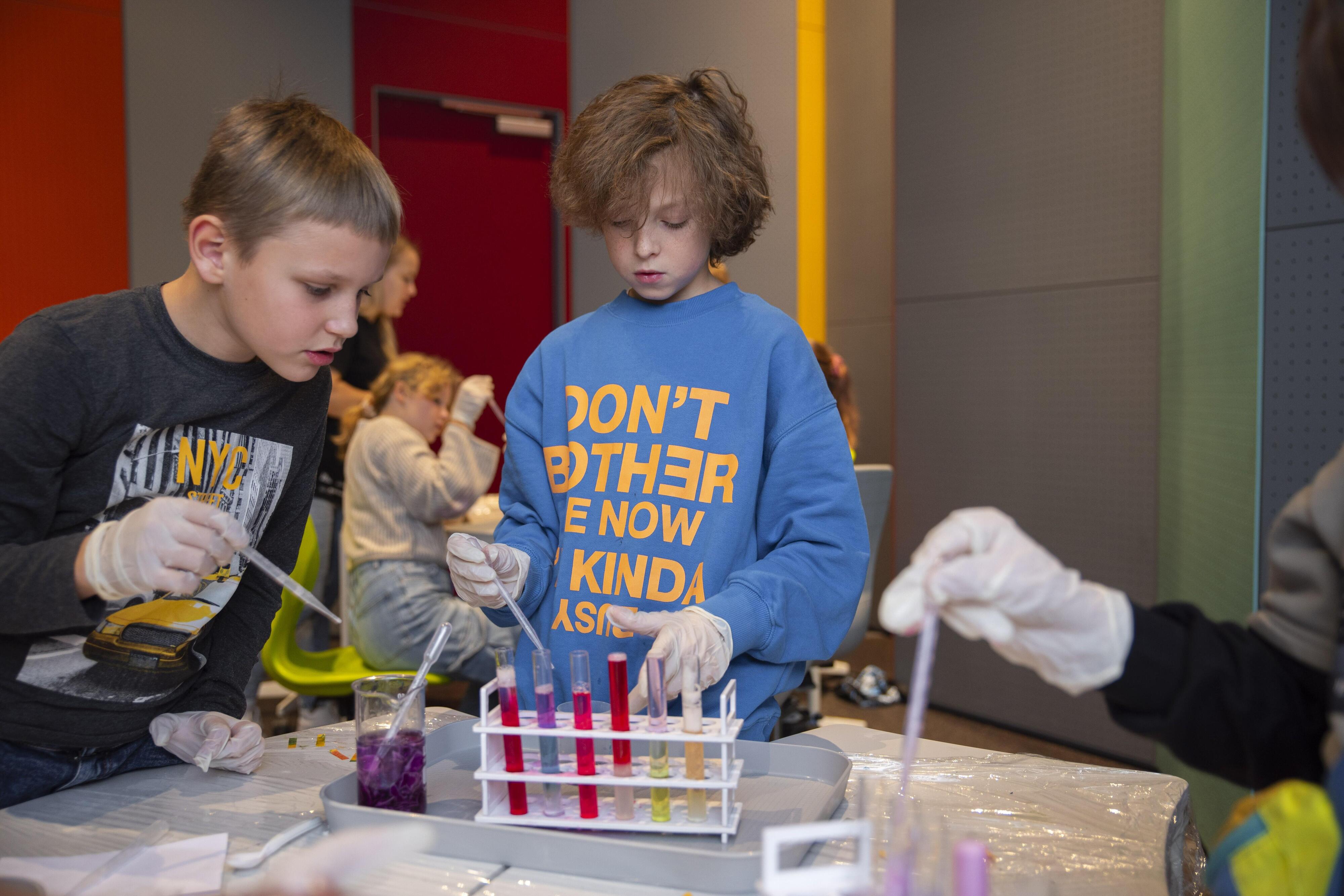 Zinātnes centrā VIZIUM notiks Pavasara IT skoliņa “Zinātnes misija”