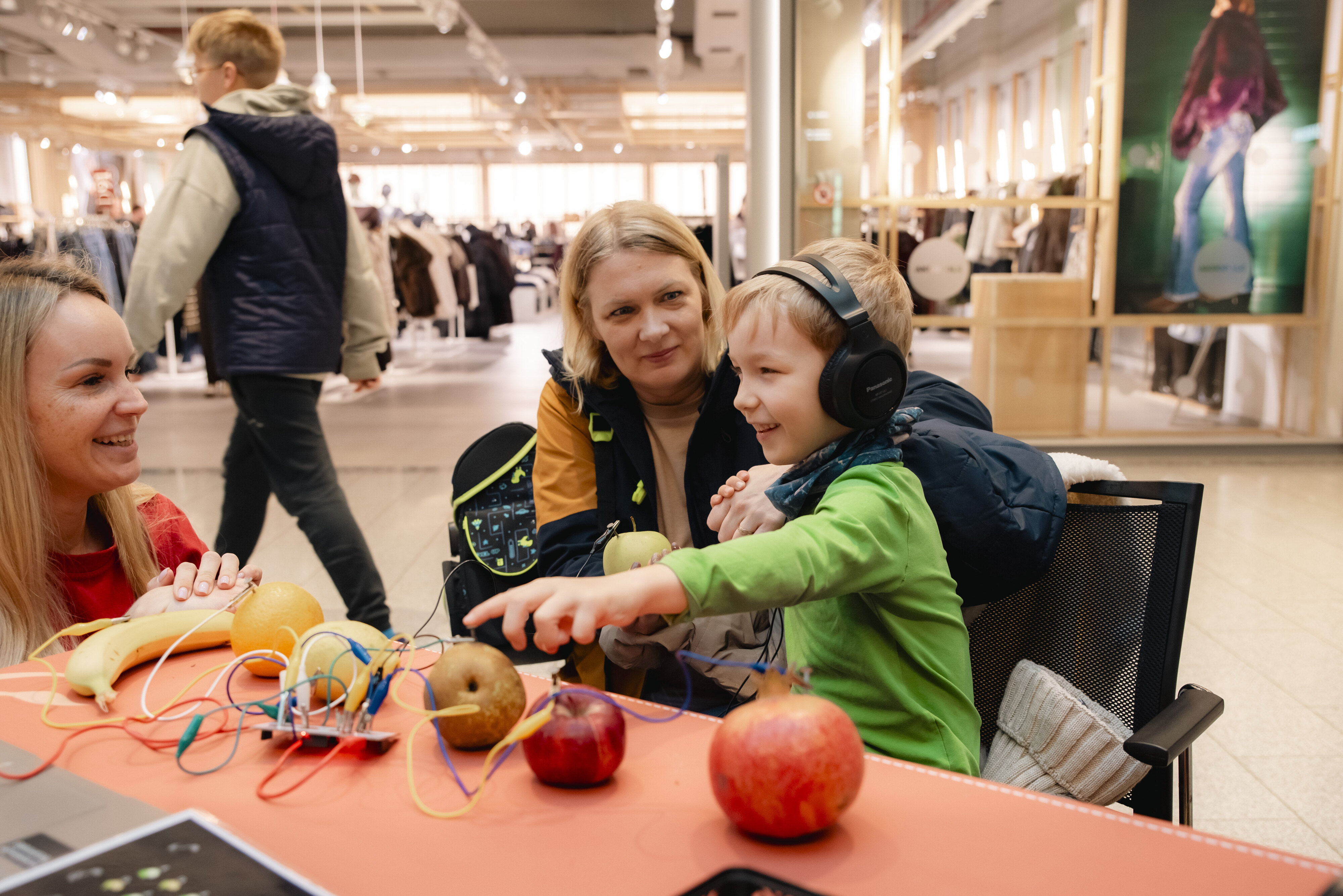 Zinātne, eksperimenti un aktivitātes visai ģimenei – “AKROPOLE Alfa” notiks VIZIUM Zinātnes svētki